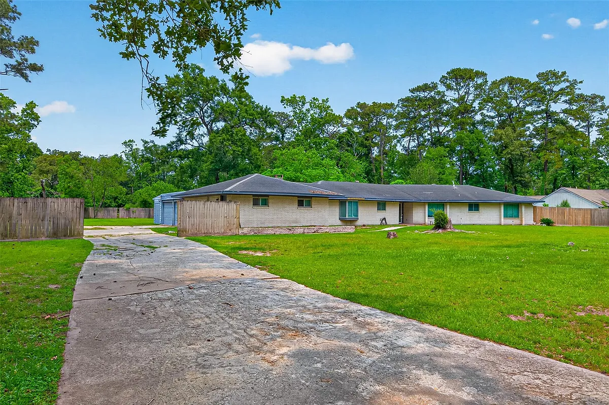Building Photo - 1701 Mistletoe Ln
