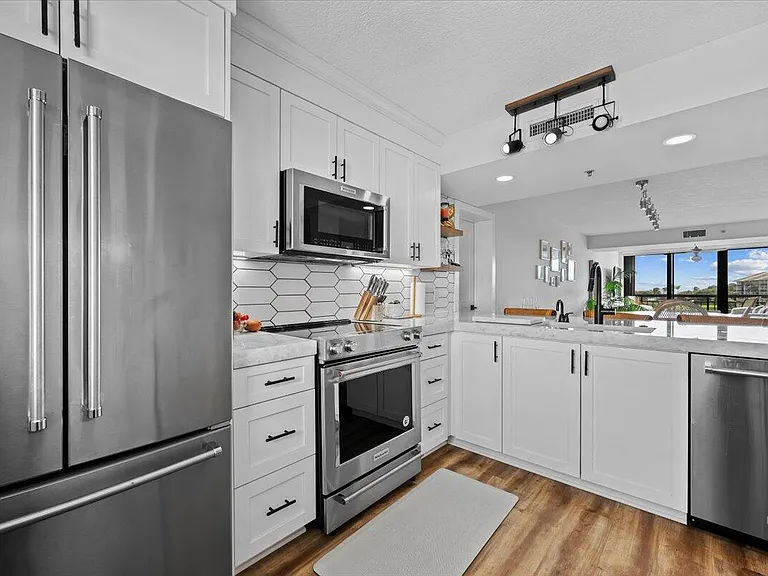 201 S Seas Dr #404 — Photo 3