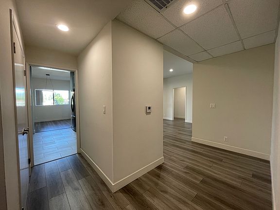 3rd image of 12840 Moorpark St #7523f7caf