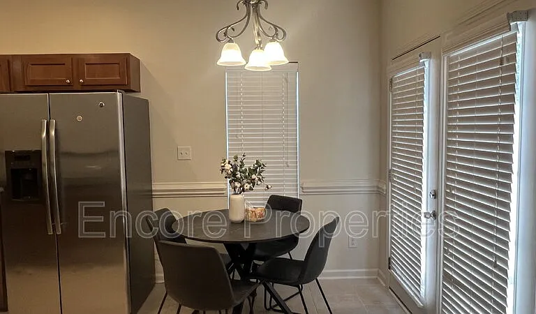 821 Central Park Dr — Photo 6