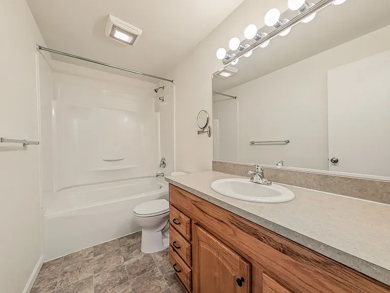 15901 Manor Way — Photo 8