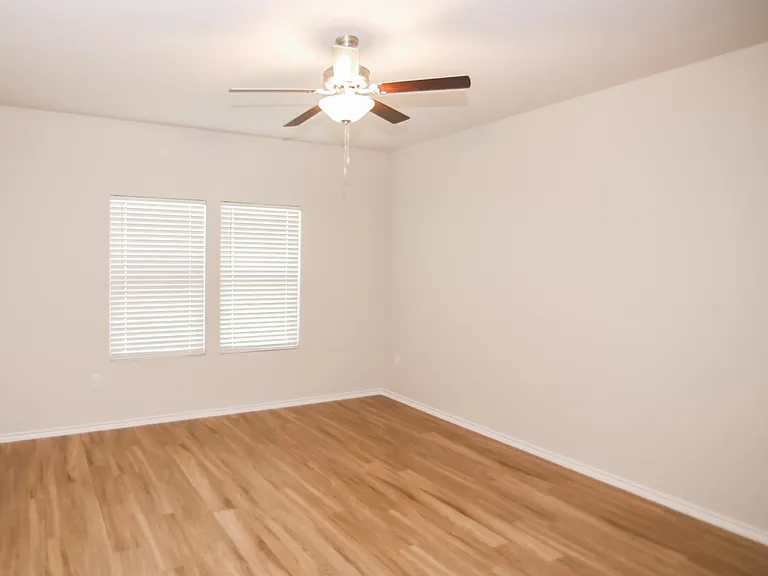 100 Mia Ln — Photo 9