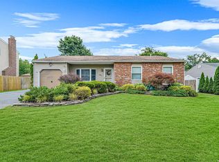 15 Munson St, Medford, NY 11763