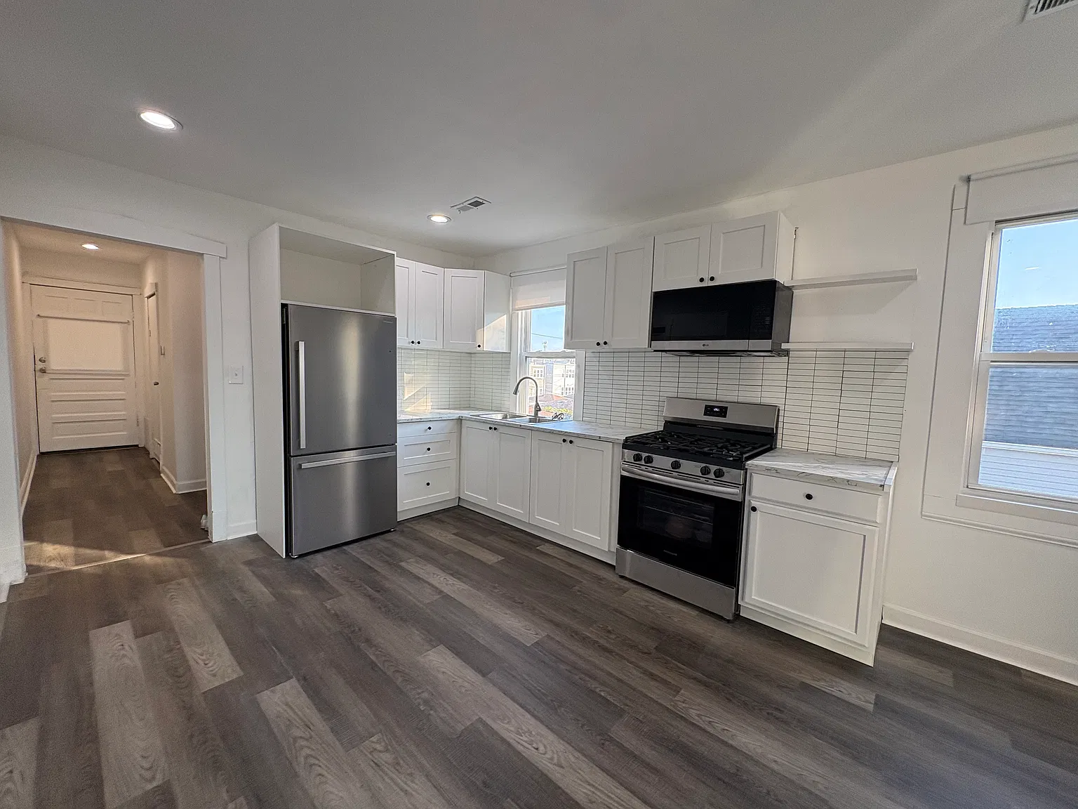 3 bed, 1000 sqft, $1,650 — Photo 3