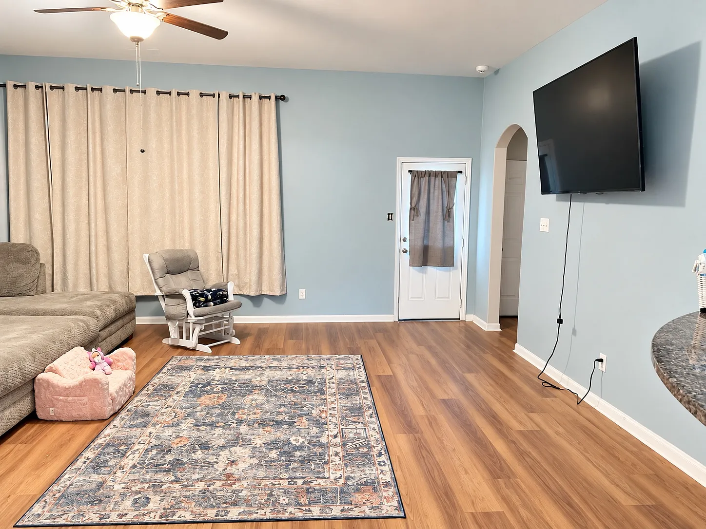 3 bed, 1670 sqft, $2,500 — Photo 4
