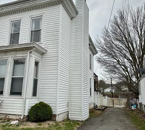4th image of 420 E 2nd St