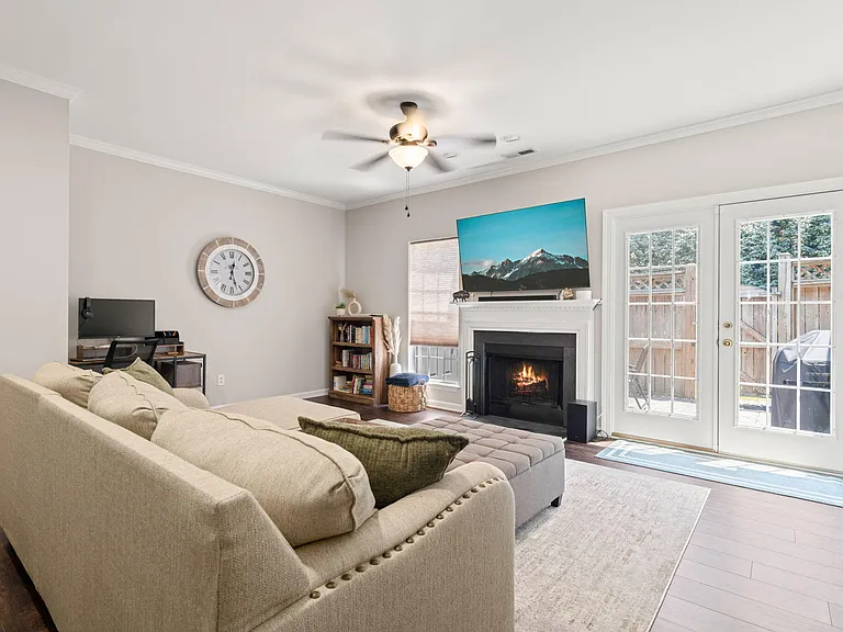 4323 Pine Springs Ct — Photo 12
