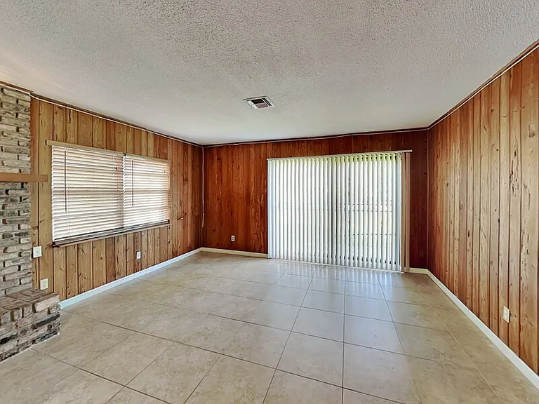 2512 Sea Breeze Ct — Photo 25