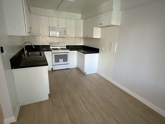 3rd image of 18614 Burbank Blvd APT 5