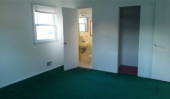 master bedroom W/ half bath.