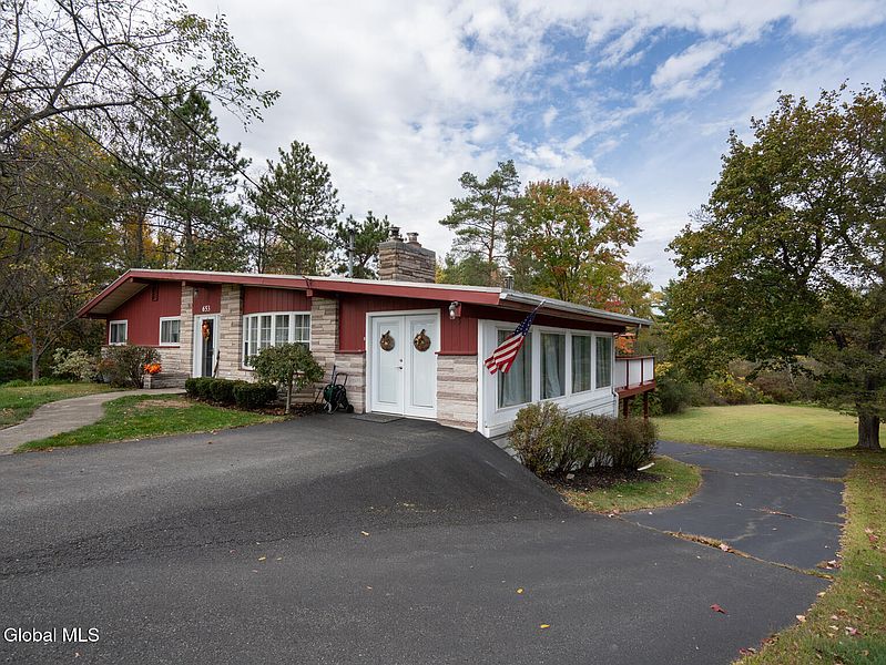 3rd image of 653 Brunswick Road