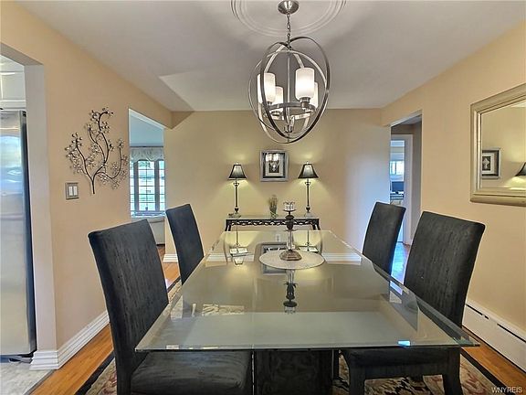 4th image of 202 Charlescrest Ct