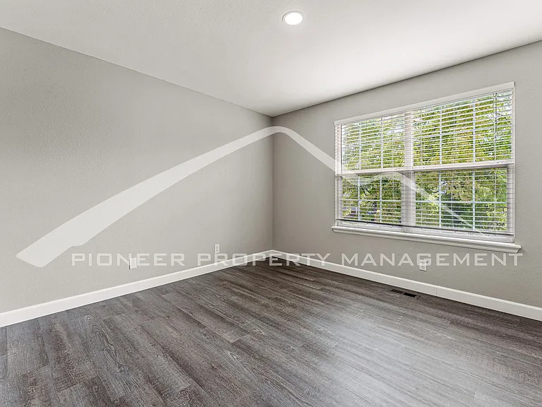 2649 Fernwood Pl — Photo 12