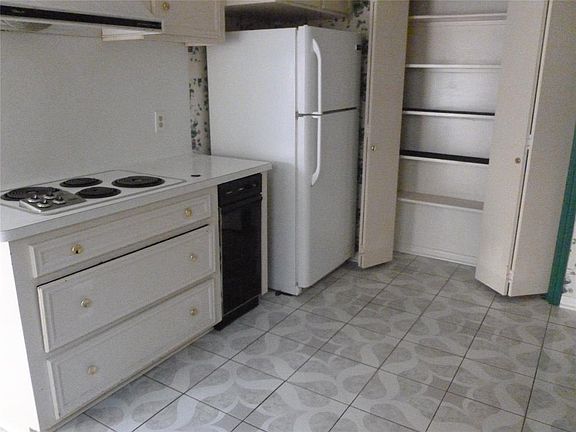 4th image of 7830 Oakington Drive