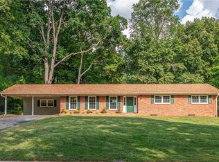 660 Valleybrook Ln, Winston Salem, NC 27104