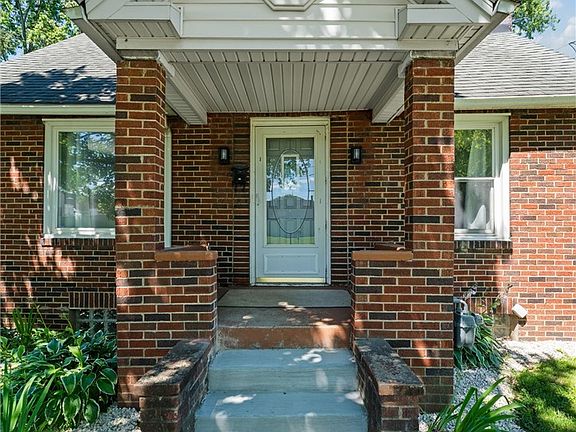 4th image of 33 Parkway Blvd