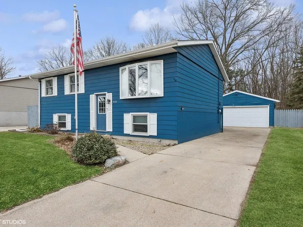 910 Broadbrook Ln, Michigan City, IN 46360