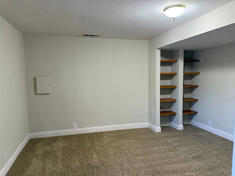 261 Gregory Ln — Photo 19