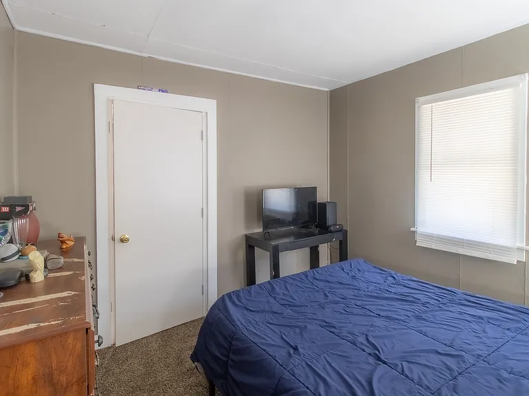1022 Greenleaf St — Photo 4