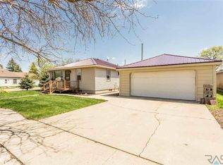 390 N Cherry Ave, Parker, SD 57053
