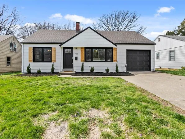 7910 Summit St, Kansas City, MO 64114
