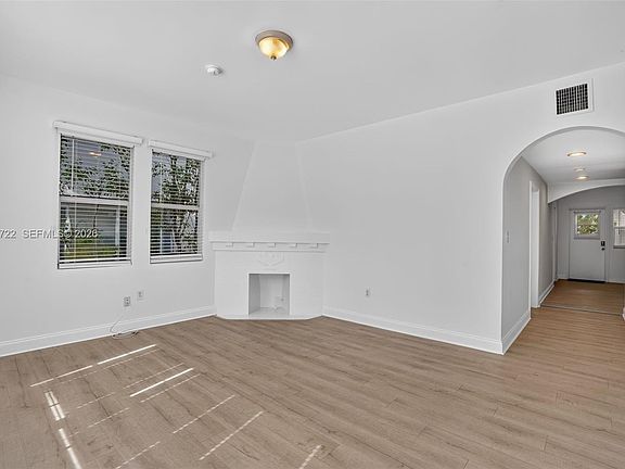 5th image of 1027 Euclid Ave APT 2