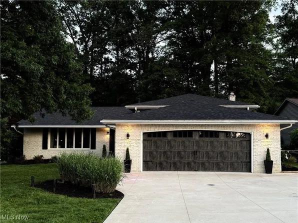 16537 N White Oaks Dr, Strongsville, OH 44136