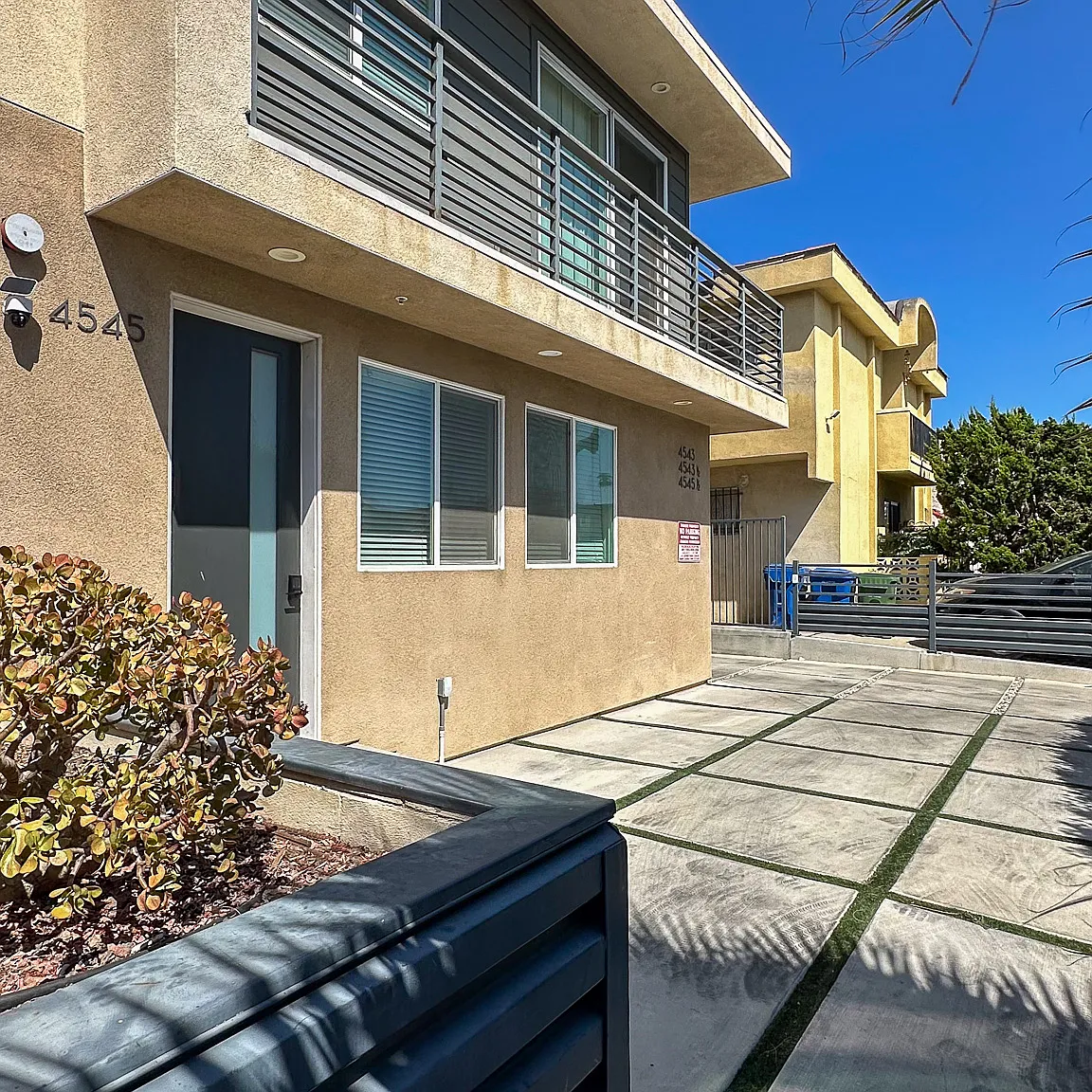 2 bed, 955 sqft, $4,500 — Photo 3