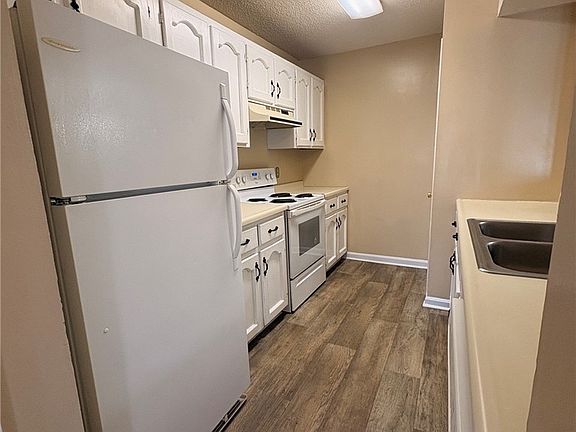 5th image of 2505 W Broad Street #422