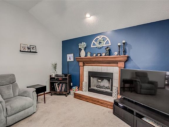 5th image of 717 SE Pierre Ct
