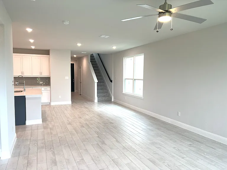 3010 Camilli Cv — Photo 5