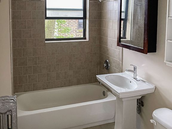 4th image of 4951 N Oakley Ave #22533