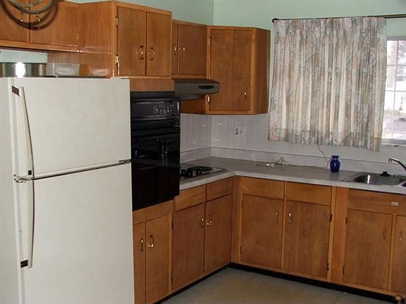 3rd image of 3667 Mandalay Dr