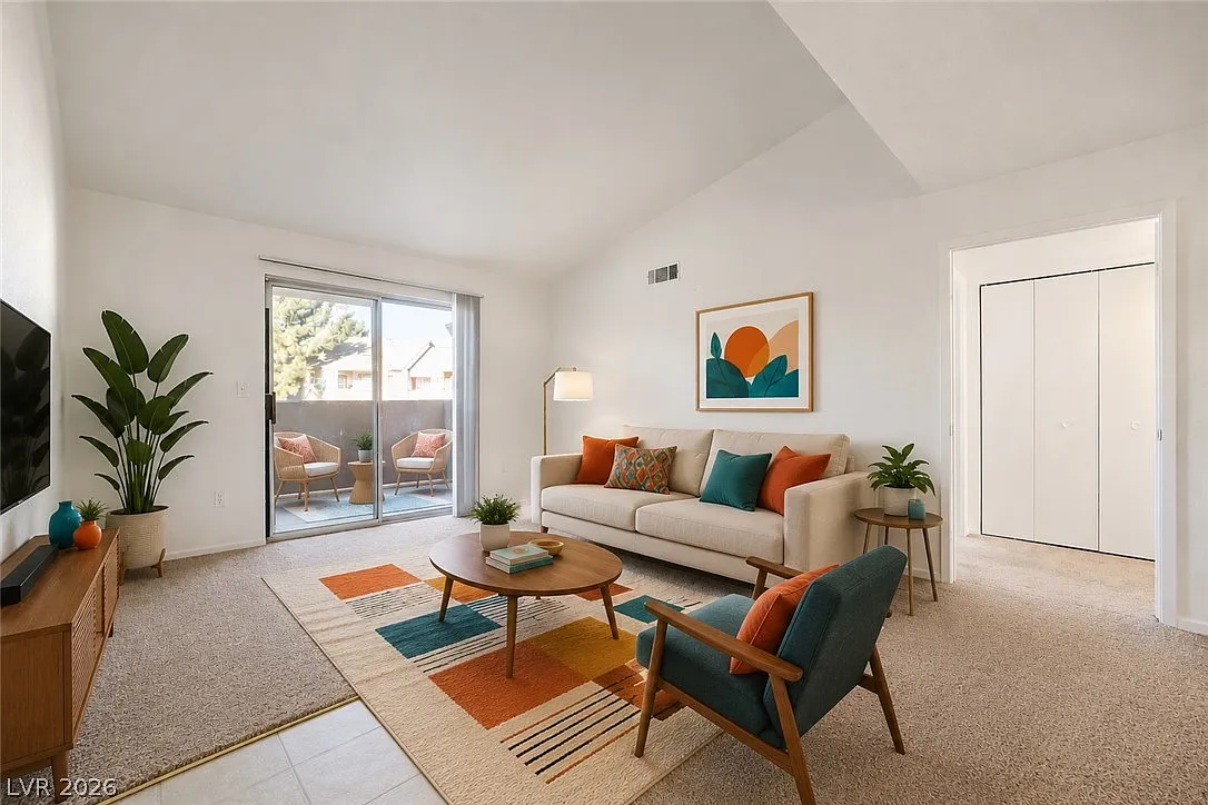 1 bed, 1.0 bath, 722 sqft, $1,150 — Photo 2