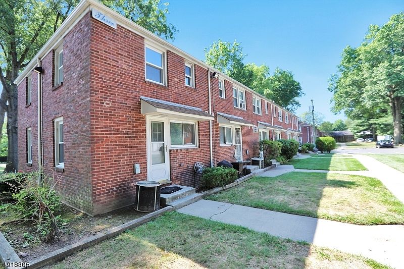1st image of 230 LAFAYETTE PL 3F