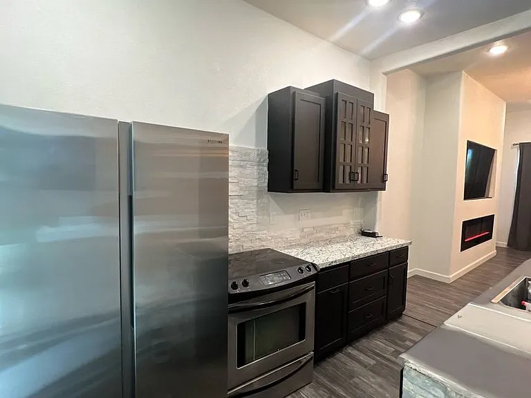 2409 S Willard Ave — Photo 4