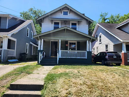 813 W 38th St Photo 1