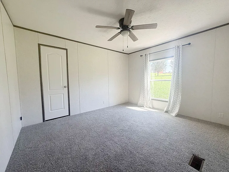 175 Oak Ln — Photo 33
