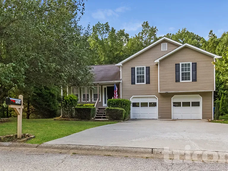 726 Westbury Dr — Photo 1