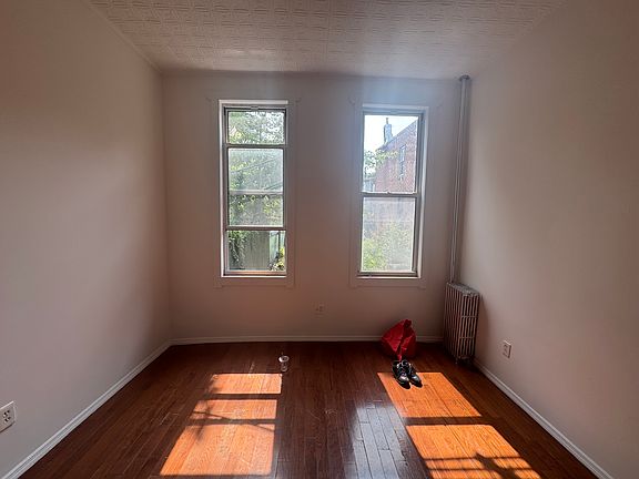3rd image of 300 Harman St APT 1L