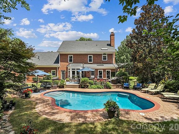 3rd image of 10516 Hollybrook Dr