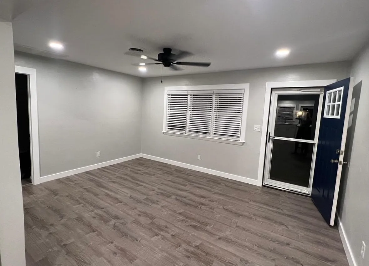 2 bed, 850 sqft, $1,900 — Photo 3