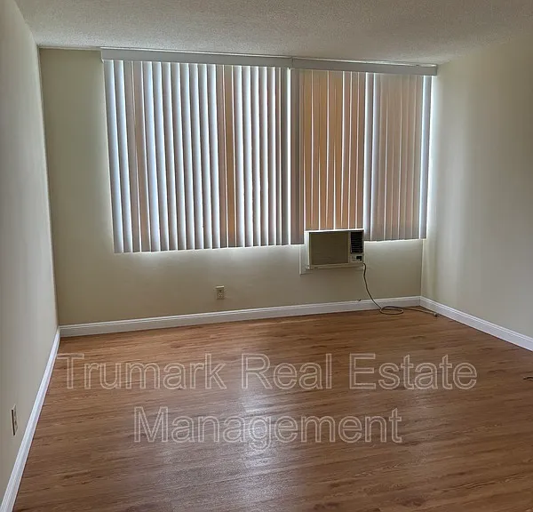 3830 Orangedale Ave #3 — Photo 2