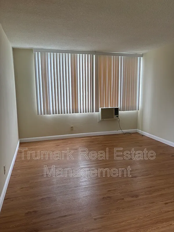 Building Photo - 3830 Orangedale Ave #3