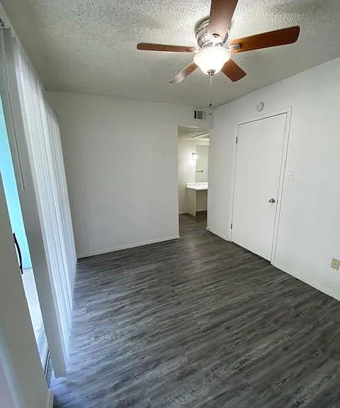The Oaks Apartments — Photo 33
