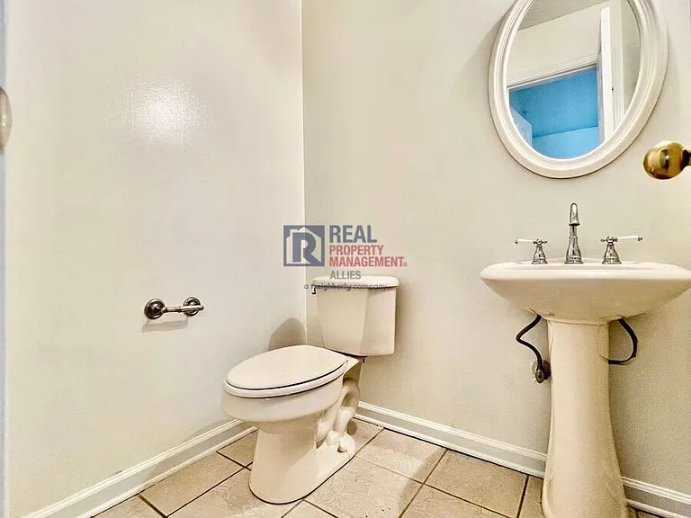 144 N Erwin St #302 — Photo 8