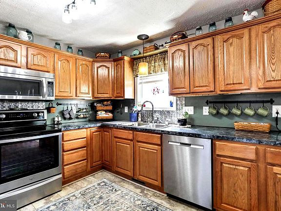 3rd image of 1147 Happy Ridge Dr