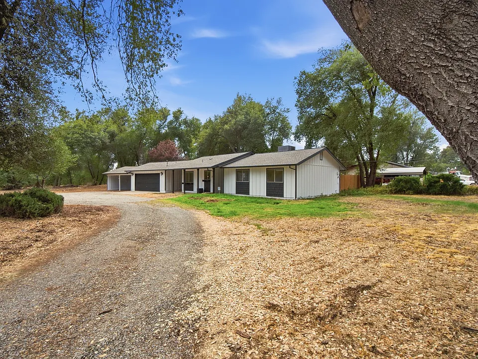 19617 Ojai Dr