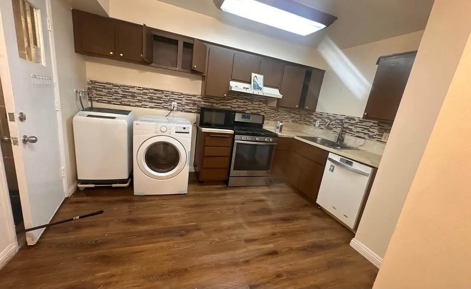 2 bed, 1055 sqft, $3,200 — Photo 3