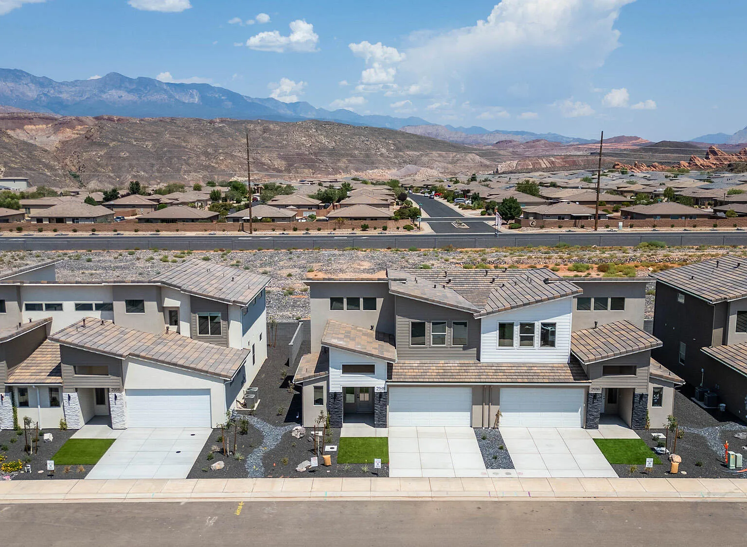 3 bed, 2015 sqft, $2,921 — Photo 4